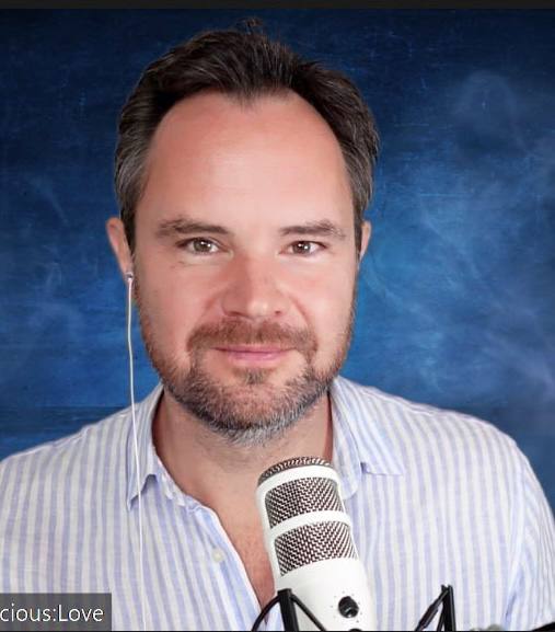 Thomas Becherer während der Aufnahme einer Podcast-Folge.